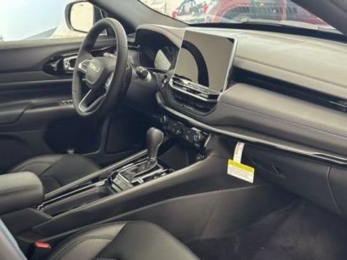 New 2026 Jeep Compass Latitude AWD/4WD image 18