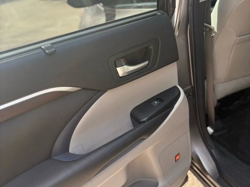 Used 2015 Toyota Highlander Limited Platinum image 37