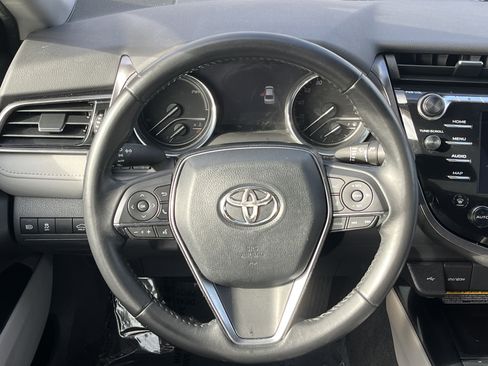 Used 2020 Toyota Camry XLE image 22