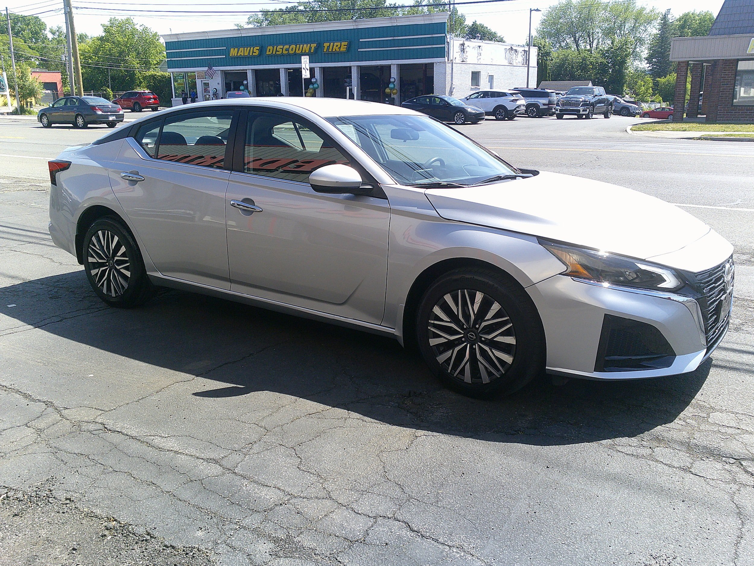 Used 2023 Nissan Altima 2.5 SV AWD/4WD image 5