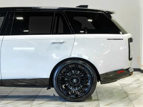 Used 2025 Land Rover Range Rover Long Wheelbase Autobiography AWD/4WD image 19