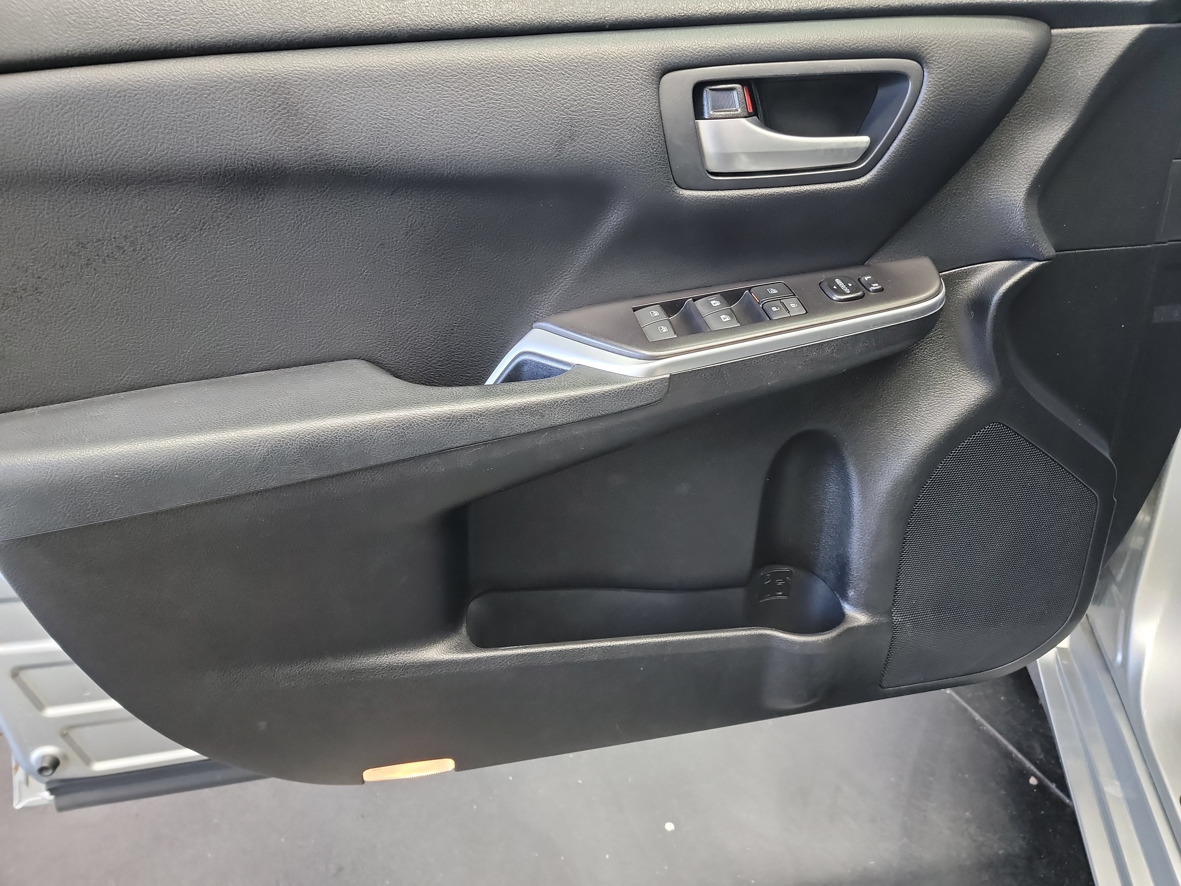 Used 2017 Toyota Camry LE FWD image 13