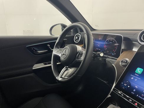 Used 2025 Mercedes-Benz GLC 300 image 10