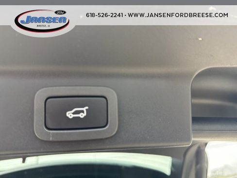 Used 2017 Jaguar F-PACE R-Sport image 27