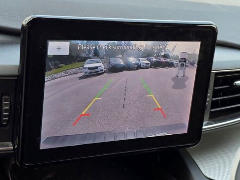 Used 2020 Ford Explorer XLT w/ Equipment Group 202A image 9