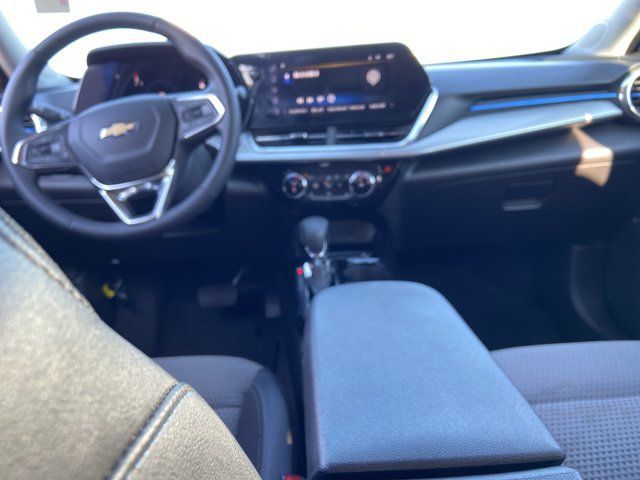 Used 2024 Chevrolet Trax LT w/ Driver Confidence Package FWD image 18