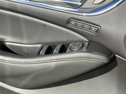 Used 2024 Buick Enclave Avenir w/ Avenir Technology Package image 24