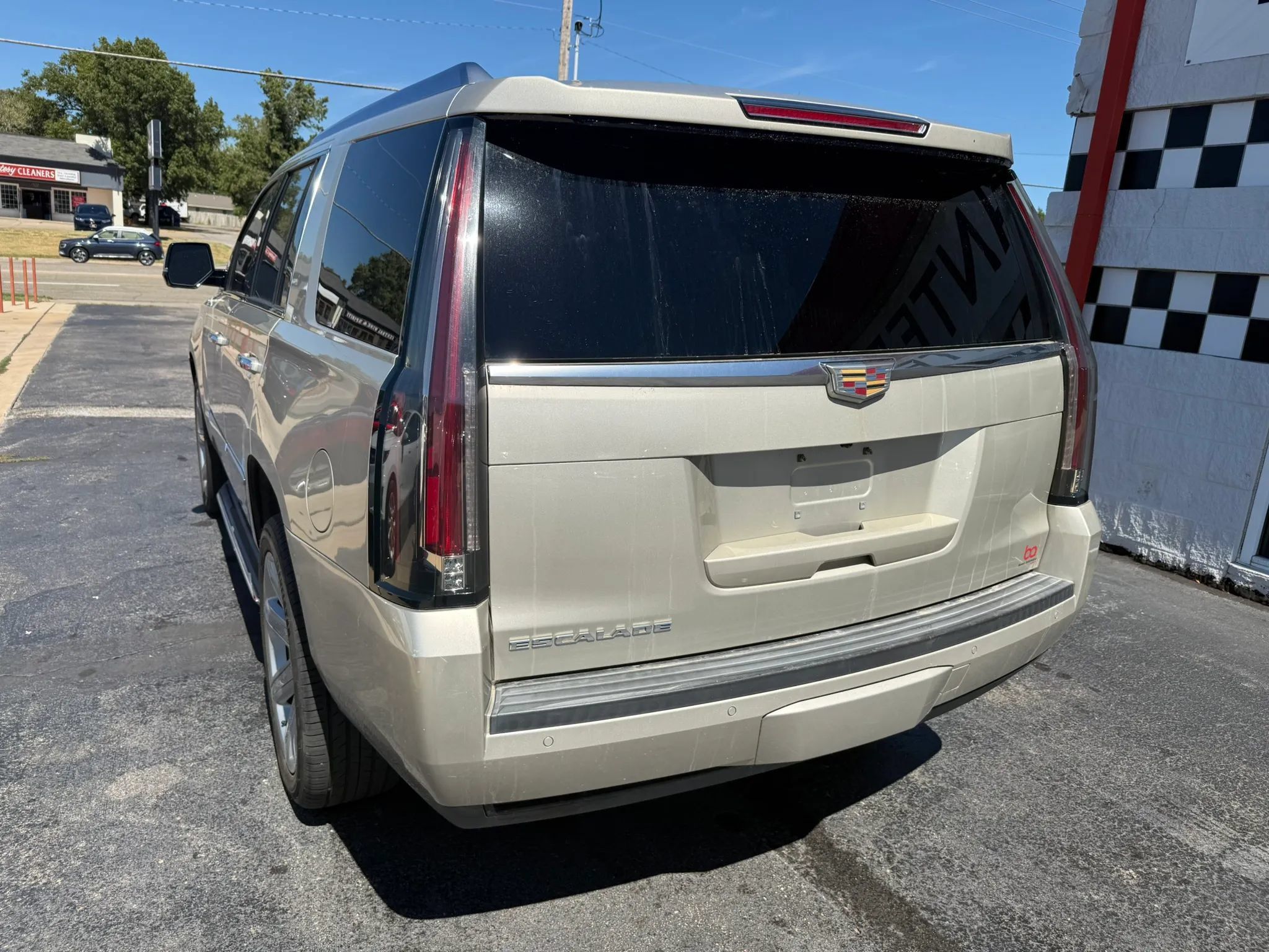 Used 2016 Cadillac Escalade Luxury AWD/4WD image 5