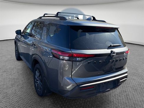 Used 2022 Nissan Pathfinder SV w/ SV Black Package image 6