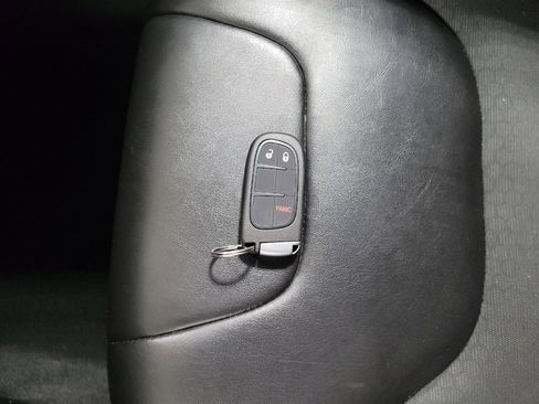 Used 2019 Jeep Cherokee Latitude Plus image 32