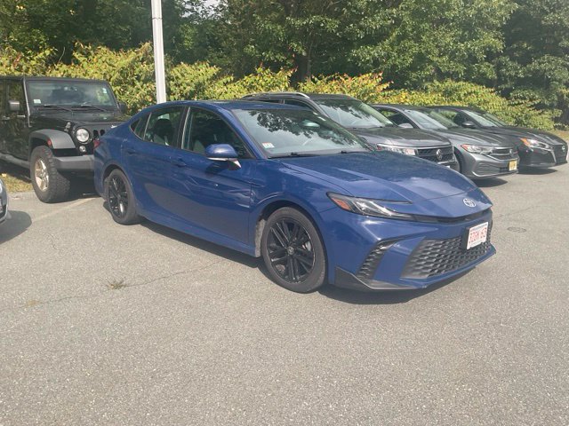 Used 2025 Toyota Camry SE FWD image 1