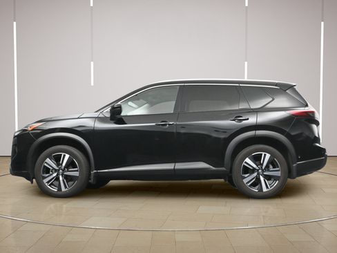Certified 2025 Nissan Rogue SL w/ SL Premium Package FWD image 30