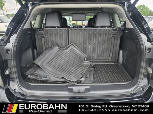 Used 2022 Toyota Highlander XLE AWD/4WD image 37