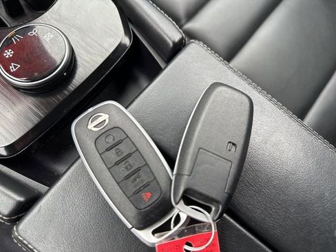 Used 2023 Nissan Rogue SL w/ SL Premium Package image 39