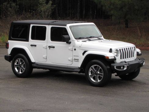 Used 2021 Jeep Wrangler Unlimited Sahara image 3