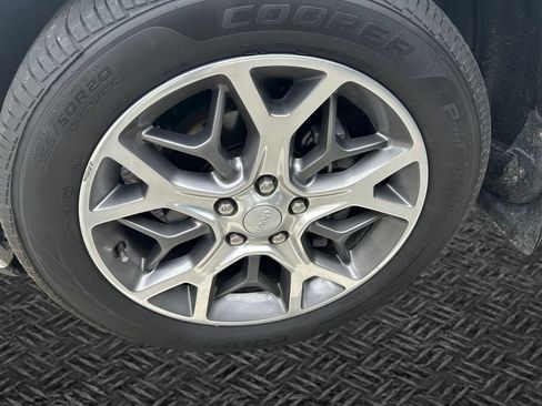 Certified 2020 Jeep Grand Cherokee Overland AWD/4WD image 11