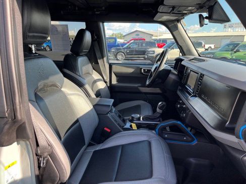Used 2023 Ford Bronco Black Diamond image 19
