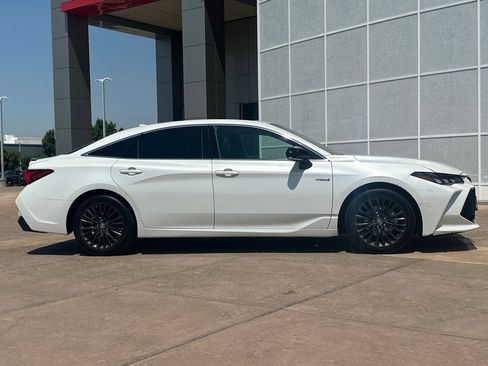 Used 2019 Toyota Avalon XSE w/ All Weather Liner Package FWD image 3
