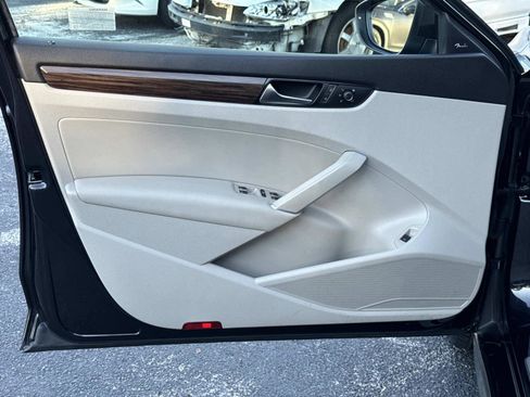 Certified 2020 Volkswagen Passat 2.0T SEL image 17