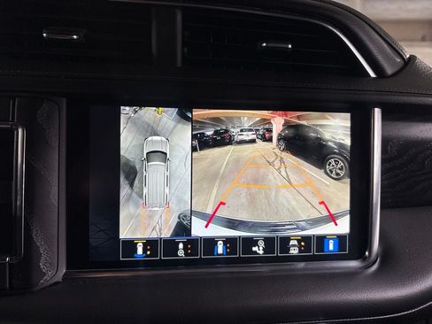 Used 2024 GMC Yukon Denali RWD image 25