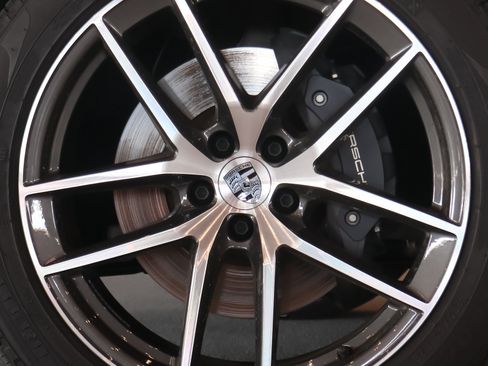 Certified 2026 Porsche Macan AWD/4WD image 14