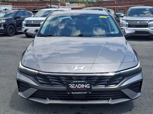 Used 2025 Hyundai Elantra SEL FWD image 2
