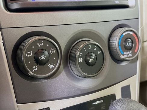 Used 2013 Toyota Corolla LE image 18