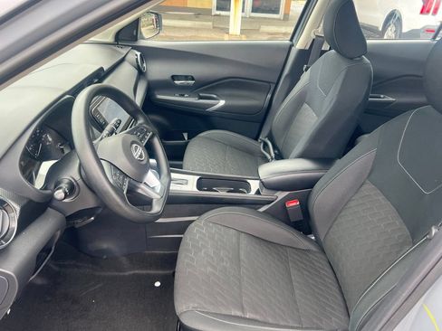 Used 2024 Nissan Kicks SV FWD image 4