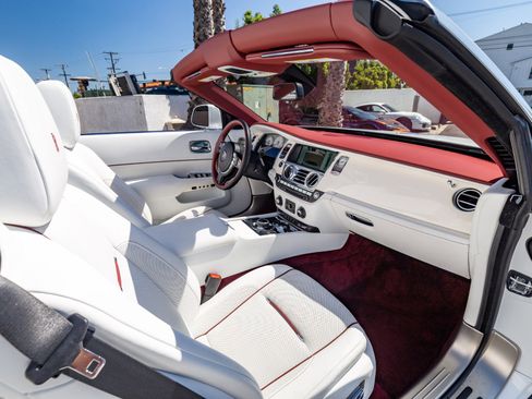 Used 2017 Rolls-Royce Dawn image 42