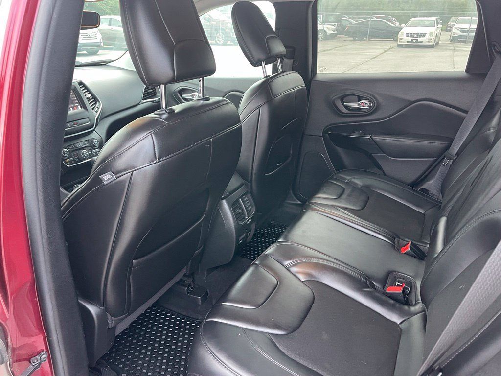 Used 2019 Jeep Cherokee Latitude Plus AWD/4WD image 15