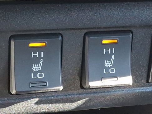 Used 2022 Toyota Corolla Cross XLE w/ Convenience Package image 24