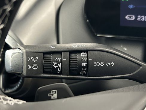 Used 2025 Chevrolet Equinox EV LT w/ Comfort Package image 23