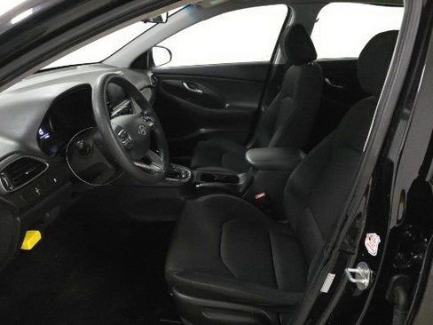 Used 2018 Hyundai Elantra GT image 4