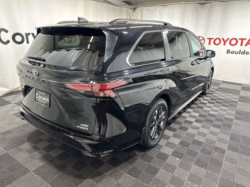 Used 2024 Toyota Sienna XSE w/ XSE Plus Package image 8