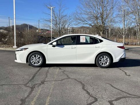 Used 2025 Toyota Camry LE image 2