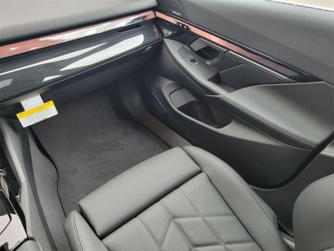 Used 2025 BMW i5 xDrive40 w/ Premium Package image 10