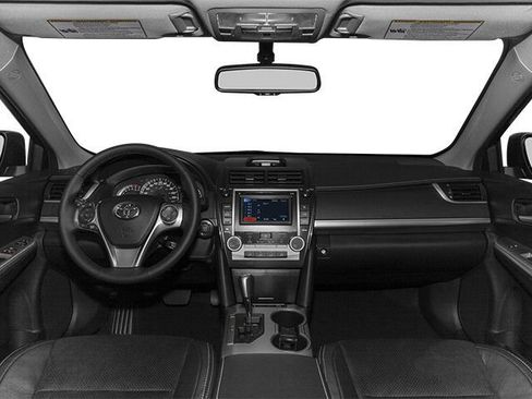 Used 2014 Toyota Camry SE FWD image 5