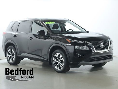 Used 2021 Nissan Rogue SV image 1