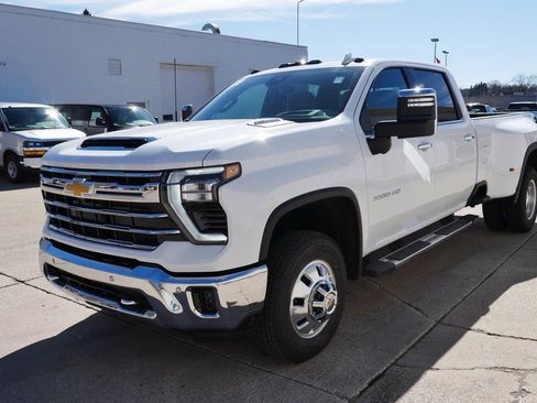 New 2026 Chevrolet Silverado 3500 LTZ w/ LTZ Plus Package AWD/4WD image 4