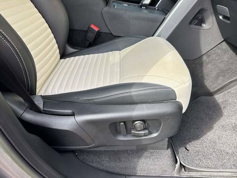 Used 2023 Land Rover Discovery S R-Dynamic image 17