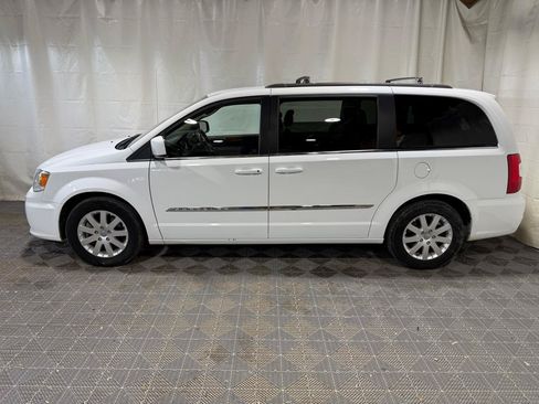 Used 2015 Chrysler Town & Country Touring FWD image 5