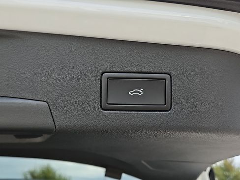 New 2025 Volkswagen ID.4 Pro S Plus image 9