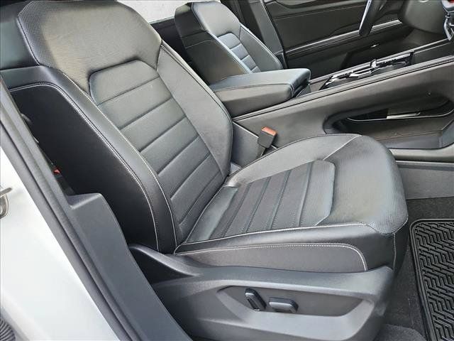 Used 2024 Volkswagen Atlas Cross Sport SEL R-Line AWD/4WD image 22
