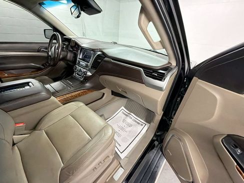 Used 2019 Chevrolet Suburban Premier RWD image 30