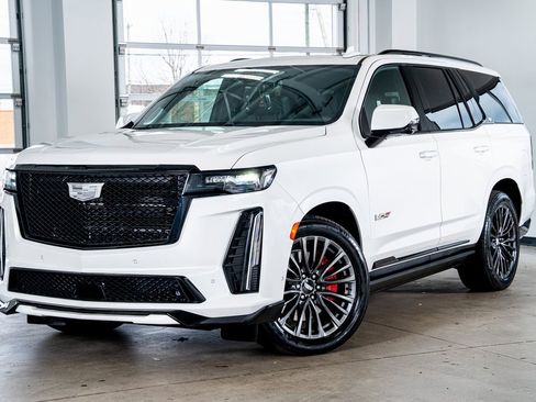 Used 2023 Cadillac Escalade V w/ LPO, ONYX Package image 2