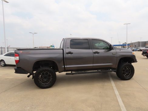 Used 2016 Toyota Tundra SR5 w/ SR5 Upgrade Package AWD/4WD image 10