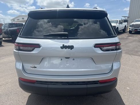New 2025 Jeep Grand Cherokee L Laredo image 5