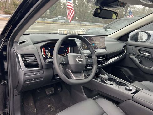 Used 2025 Nissan Rogue SL w/ SL Premium Package image 20