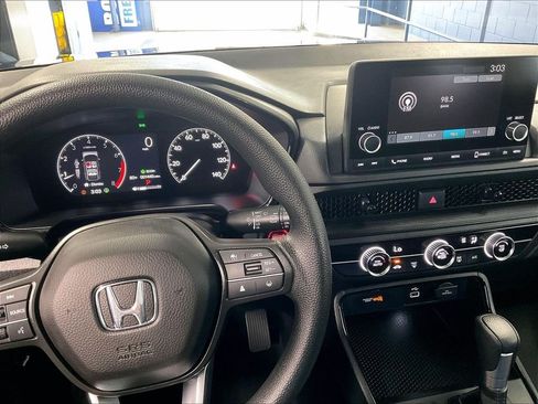 Used 2025 Honda CR-V LX image 19