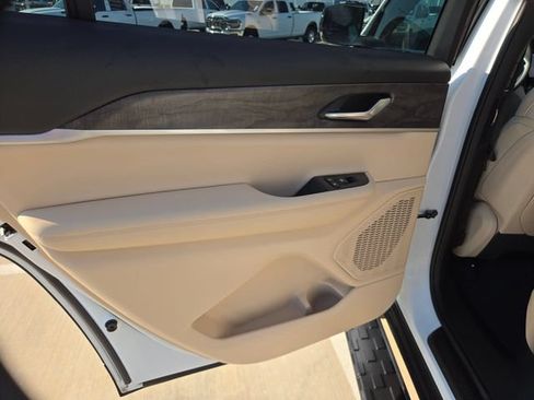 Used 2025 Jeep Grand Cherokee L Limited RWD image 14